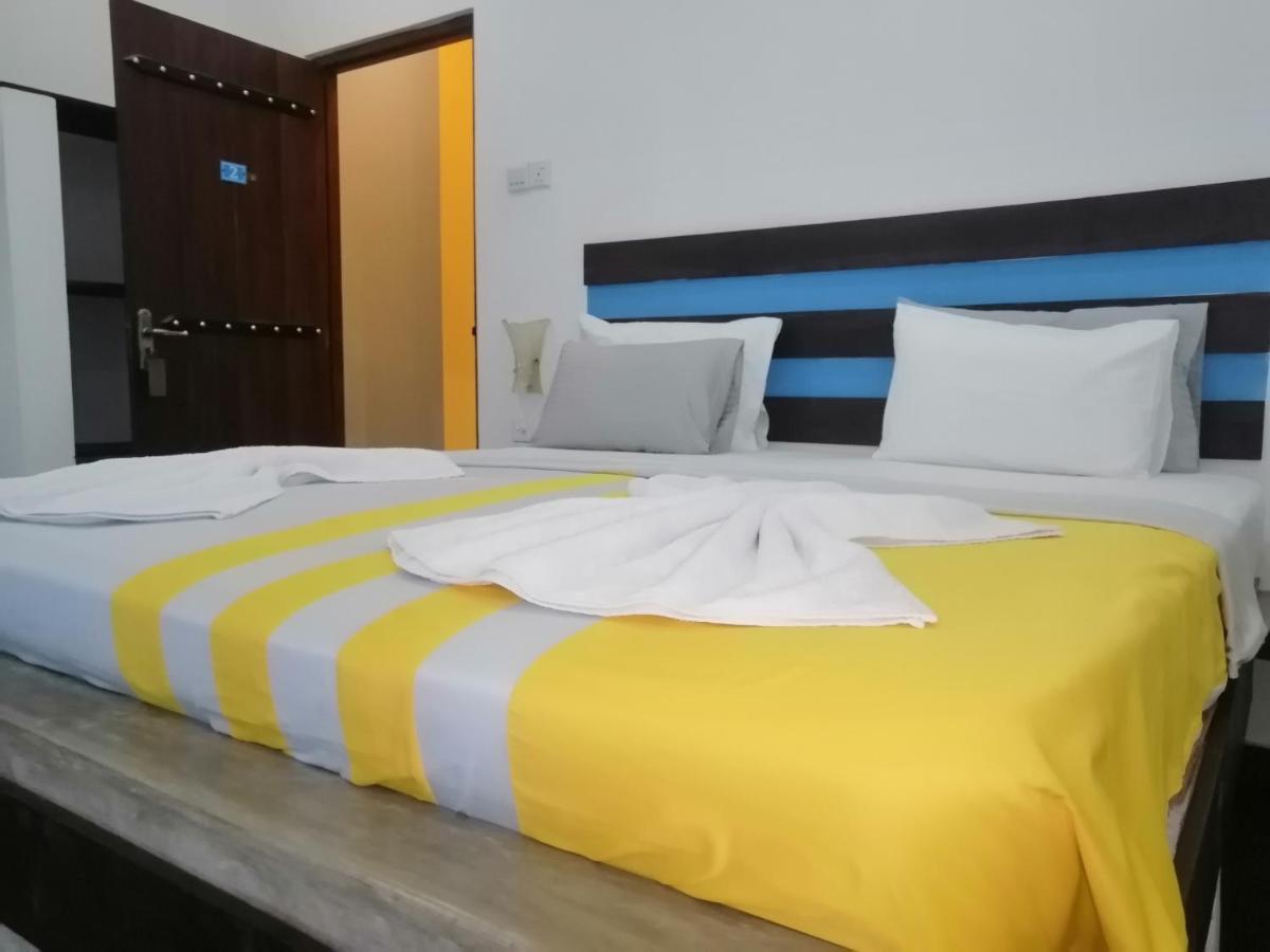 Le Petit Hotel & Restaurant نيجومبو المظهر الخارجي الصورة