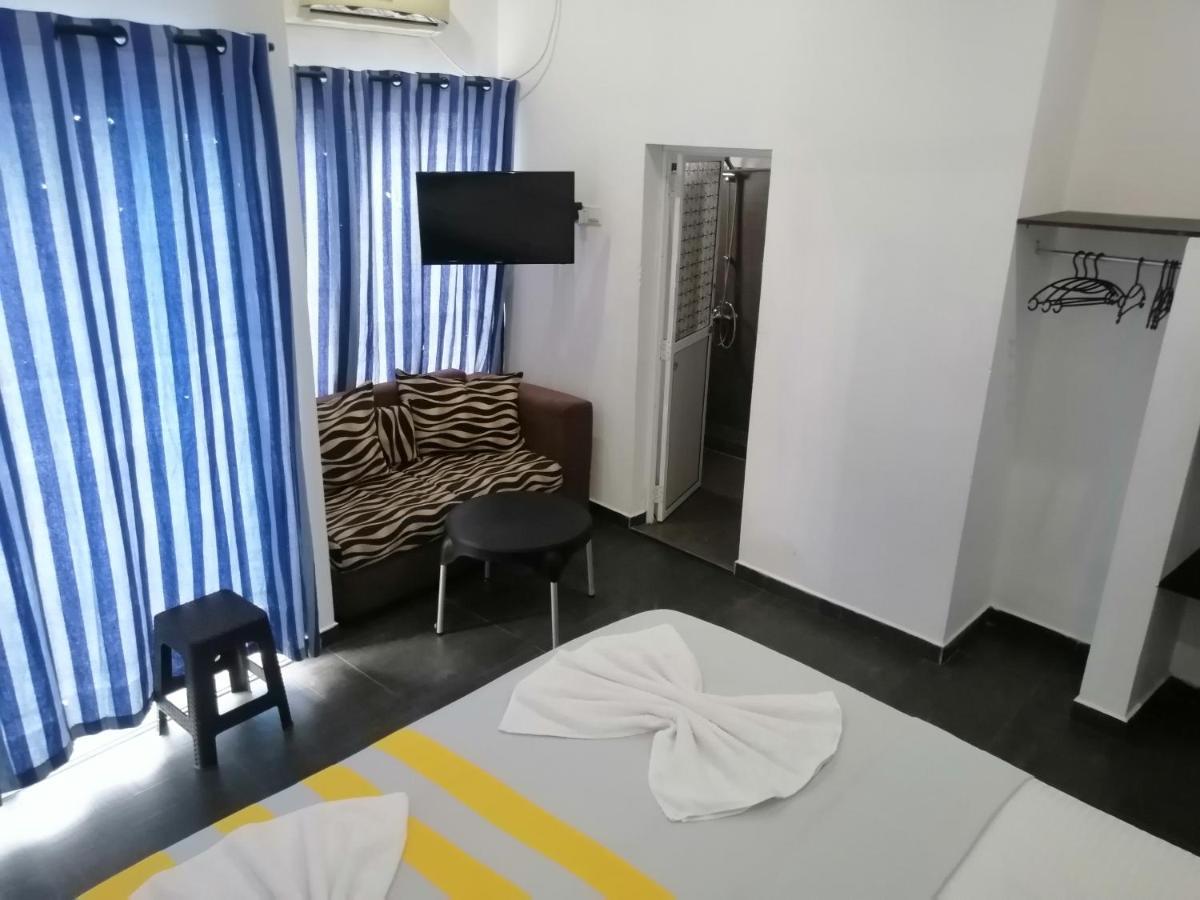 Le Petit Hotel & Restaurant نيجومبو المظهر الخارجي الصورة