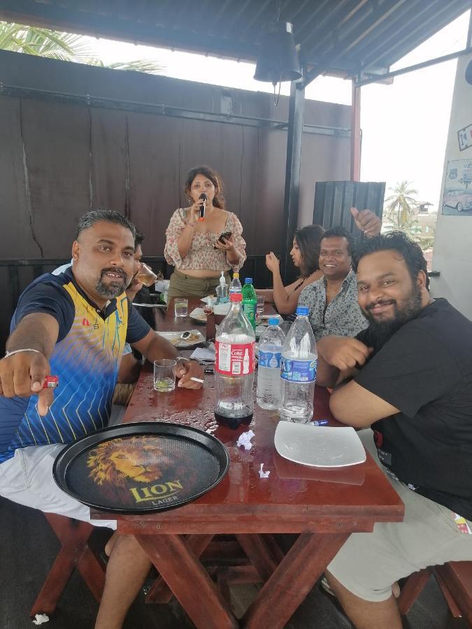 Le Petit Hotel & Restaurant نيجومبو المظهر الخارجي الصورة