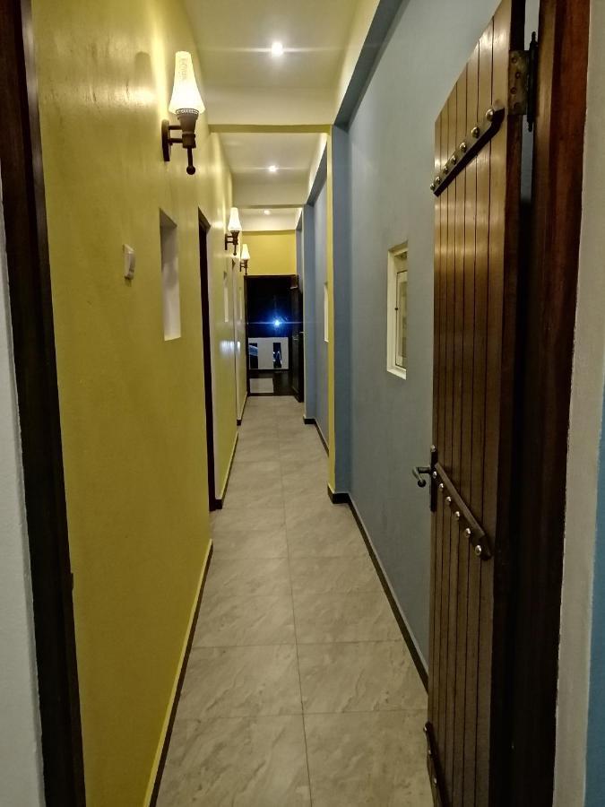 Le Petit Hotel & Restaurant نيجومبو المظهر الخارجي الصورة