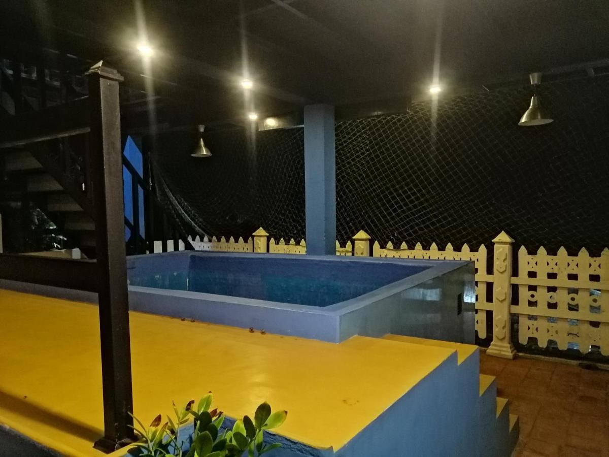 Le Petit Hotel & Restaurant نيجومبو المظهر الخارجي الصورة