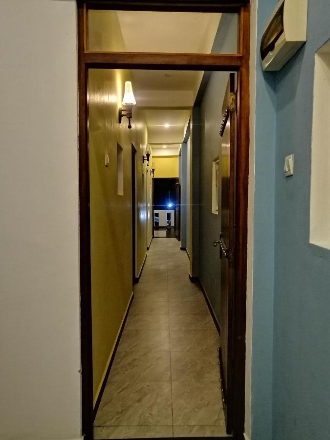Le Petit Hotel & Restaurant نيجومبو المظهر الخارجي الصورة
