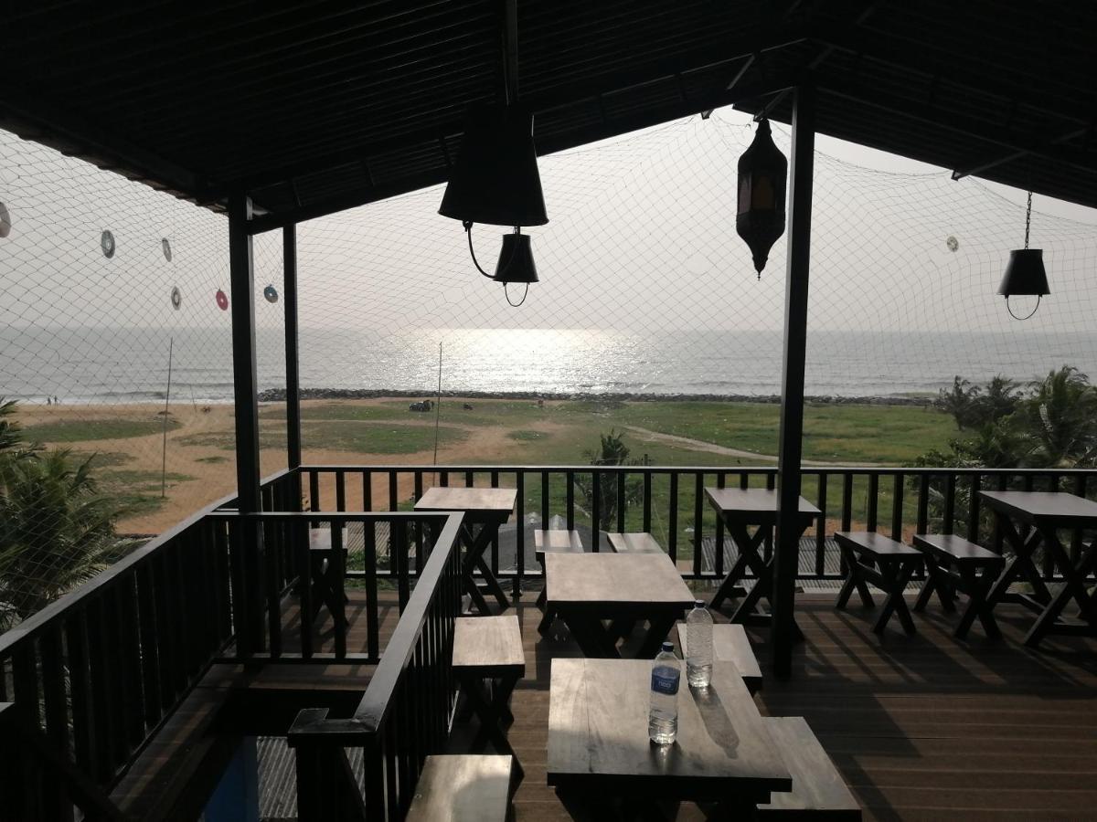 Le Petit Hotel & Restaurant نيجومبو المظهر الخارجي الصورة