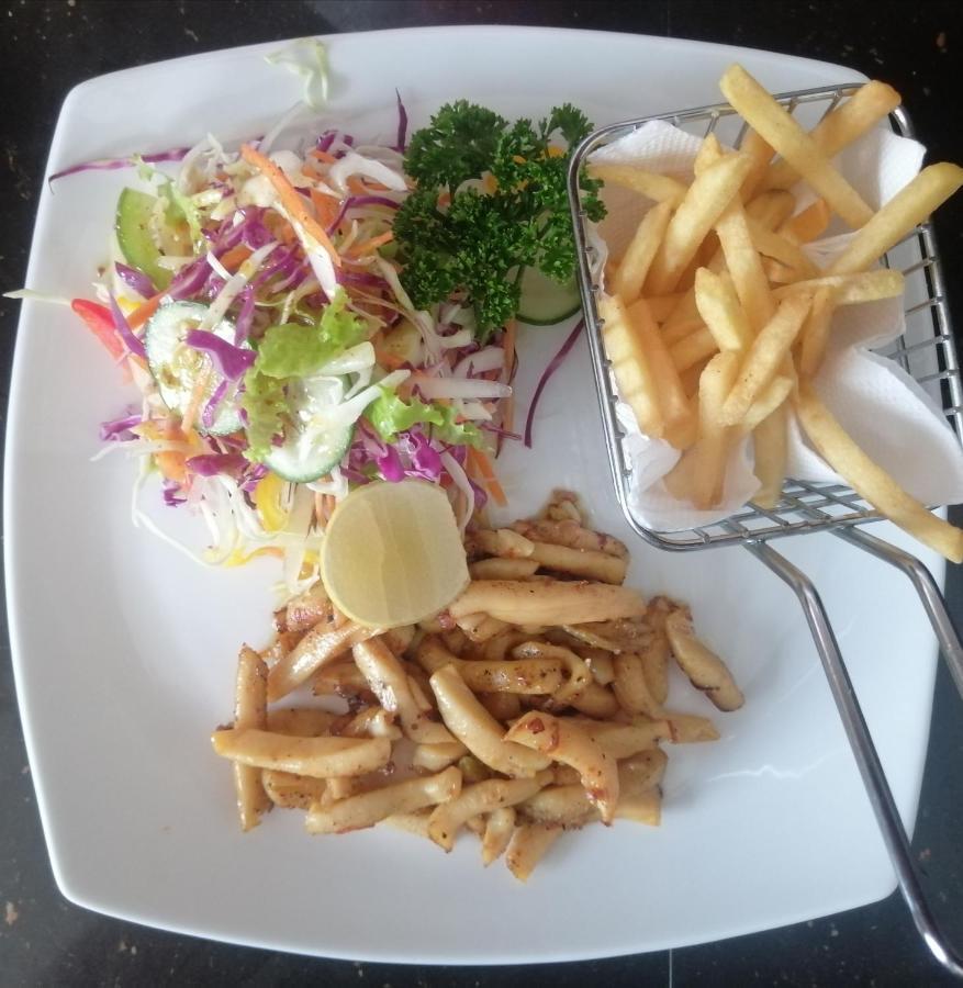 Le Petit Hotel & Restaurant نيجومبو المظهر الخارجي الصورة