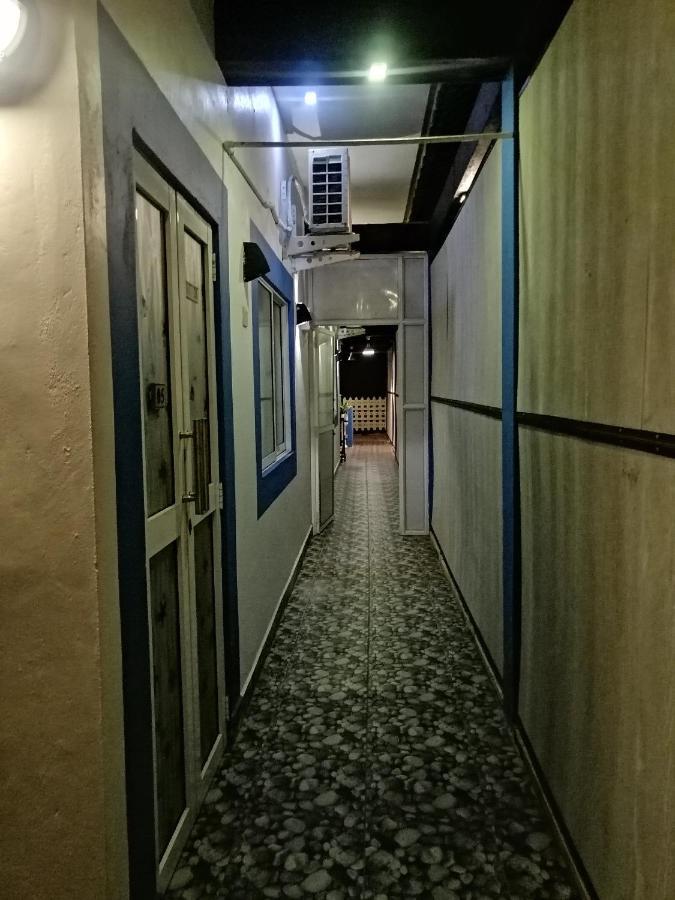 Le Petit Hotel & Restaurant نيجومبو المظهر الخارجي الصورة