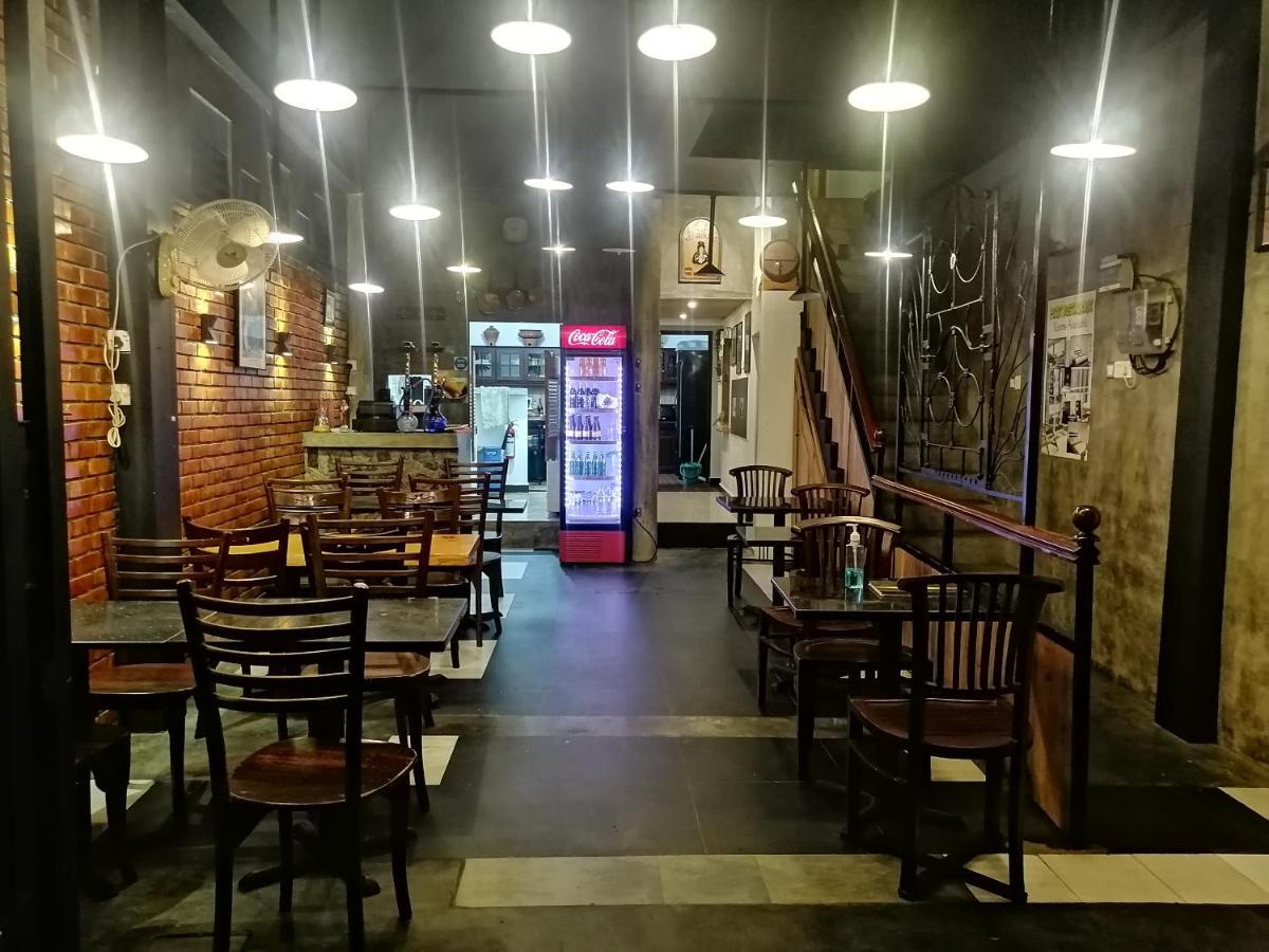 Le Petit Hotel & Restaurant نيجومبو المظهر الخارجي الصورة