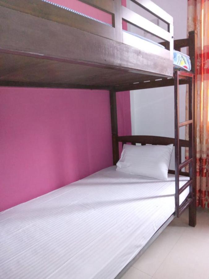 Le Petit Hotel & Restaurant نيجومبو المظهر الخارجي الصورة