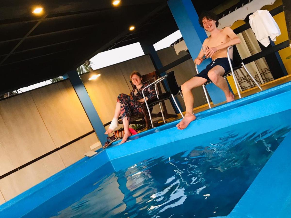 Le Petit Hotel & Restaurant نيجومبو المظهر الخارجي الصورة
